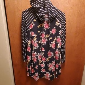 Women's 3/4 sleeve hooded top